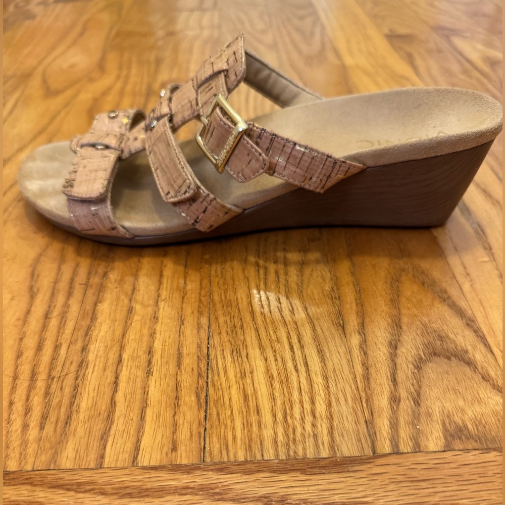 Vionic Cork and Gold Wedge Sandal, Sz 8 - Picture 3 of 7
